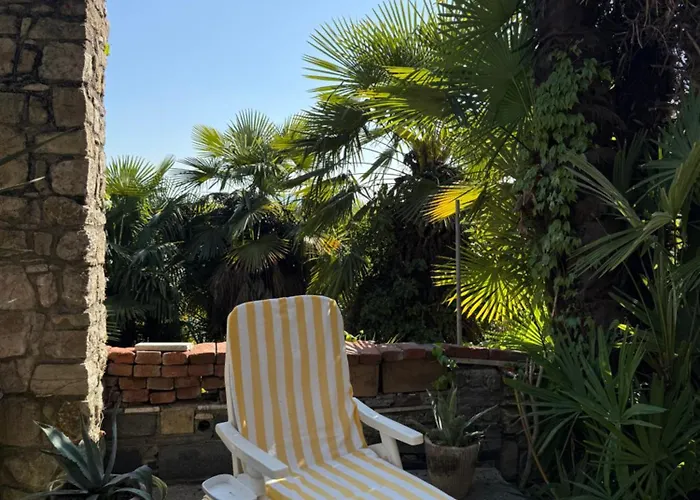 Appartamento Casa Clara Gartenwohnung Nahe Maggiore Besozzo